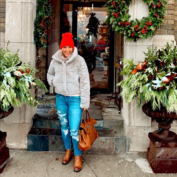 Meet your Posher, Stephanie - Picture 1 of 1